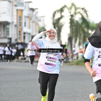 Runner Photo 7700911