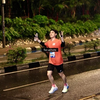Runner Photo 7700927