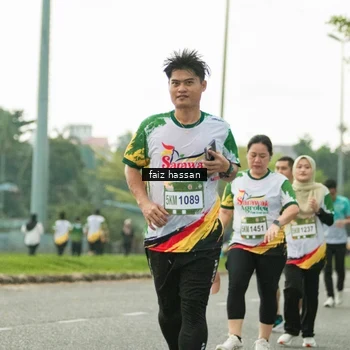 Runner Photo 7700937