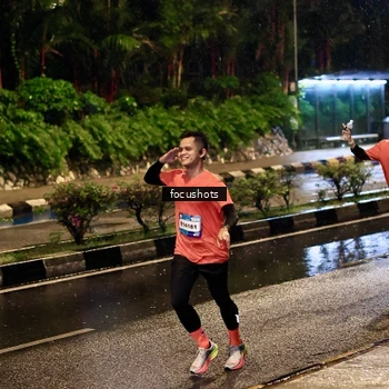Runner Photo 7700946