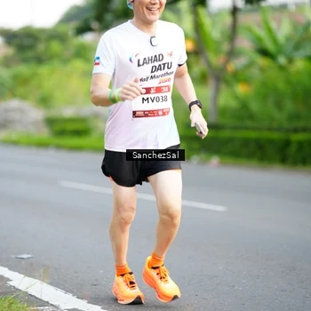 Runner Photo 7700963