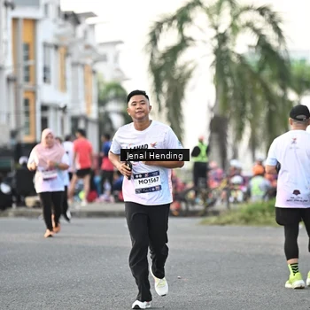 Runner Photo 7700987
