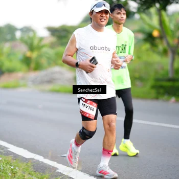 Runner Photo 7700998