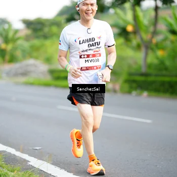 Runner Photo 7701038