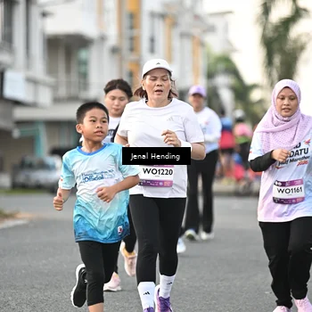 Runner Photo 7701115