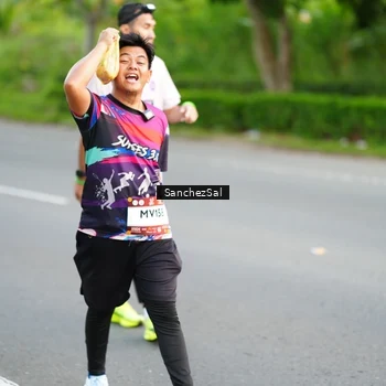 Runner Photo 7701146