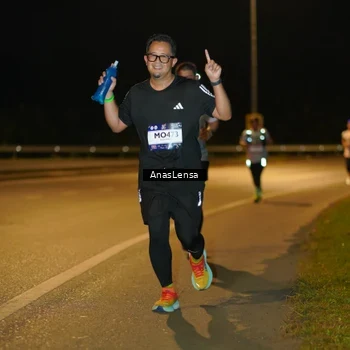 Runner Photo 7701275