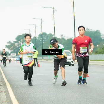 Runner Photo 7701317