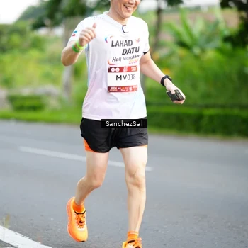 Runner Photo 7701367