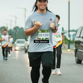 Runner Photo 7701387