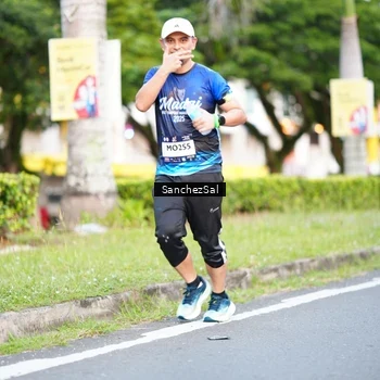 Runner Photo 7701418