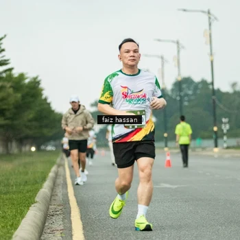 Runner Photo 7701673