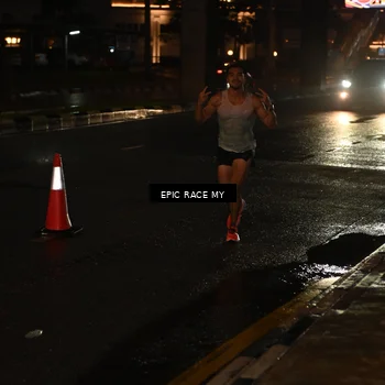 Runner Photo 7701693