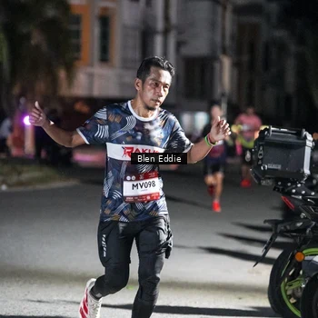 Runner Photo 7701815