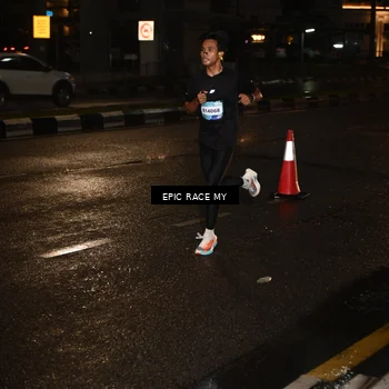 Runner Photo 7701843