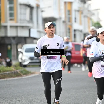 Runner Photo 7701844