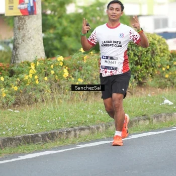 Runner Photo 7701968