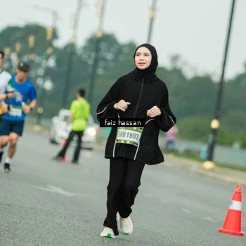 Runner Photo 7702011