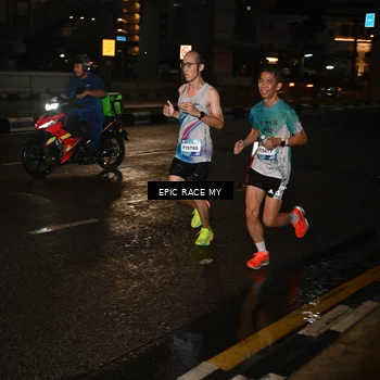 Runner Photo 7702023