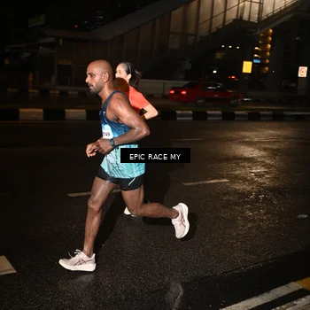 Runner Photo 7702028