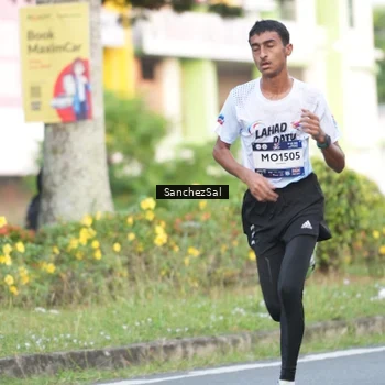 Runner Photo 7702056
