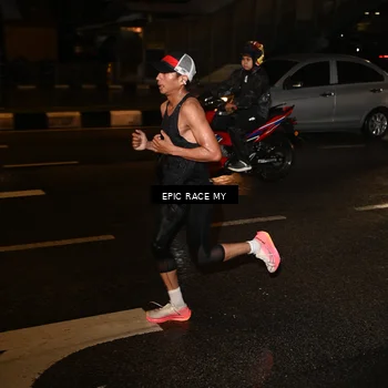 Runner Photo 7702058