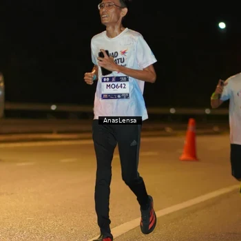 Runner Photo 7702116