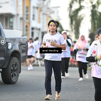 Runner Photo 7702209