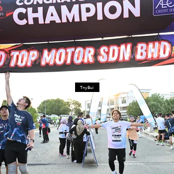 Runner Photo 7702265