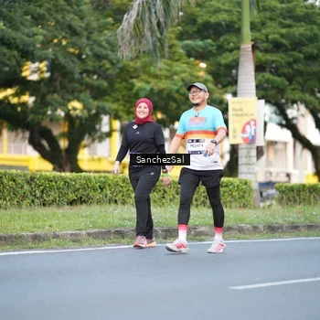 Runner Photo 7702275