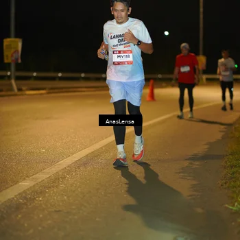 Runner Photo 7702279
