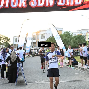Runner Photo 7702287