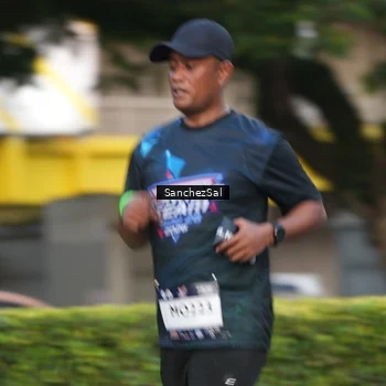 Runner Photo 7702302
