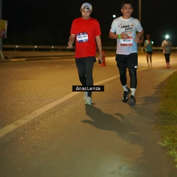Runner Photo 7702359