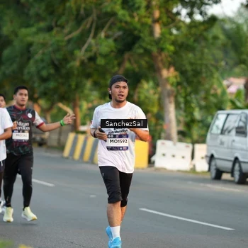 Runner Photo 7702483