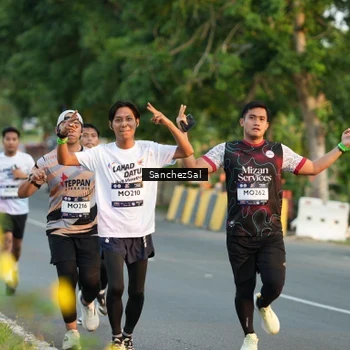 Runner Photo 7702495