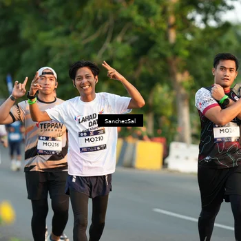 Runner Photo 7702504