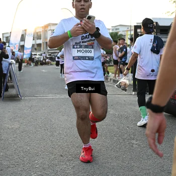 Runner Photo 7702681