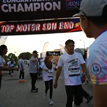 Runner Photo 7702749