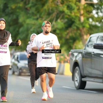 Runner Photo 7702947