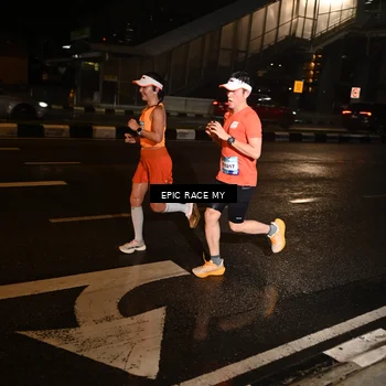 Runner Photo 7703006