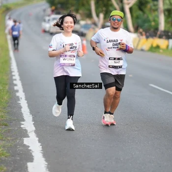Runner Photo 7703011