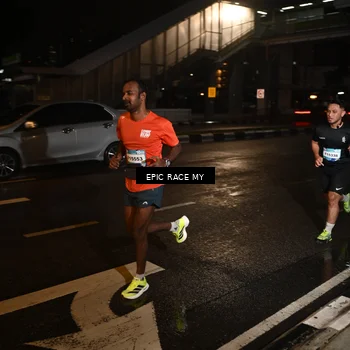Runner Photo 7703036
