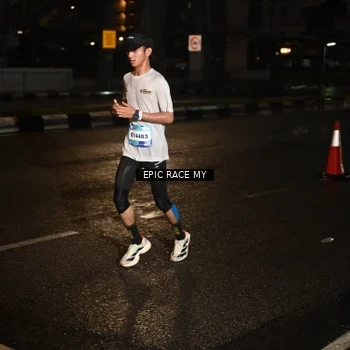 Runner Photo 7703053