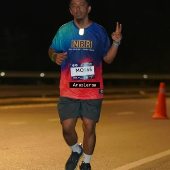 Runner Photo 7703063