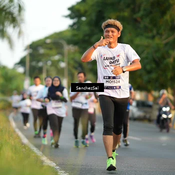 Runner Photo 7703093