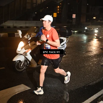 Runner Photo 7703095