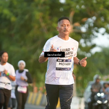 Runner Photo 7703109