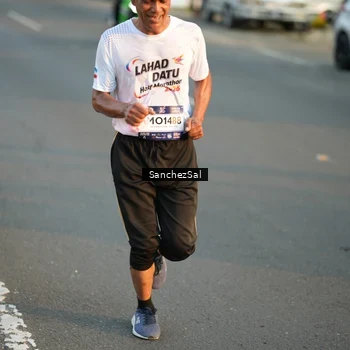 Runner Photo 7703356