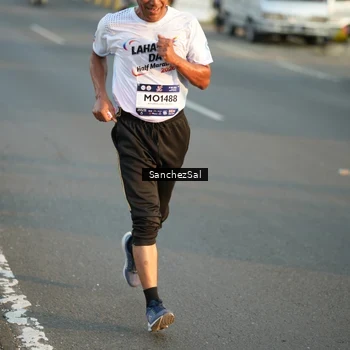 Runner Photo 7703359